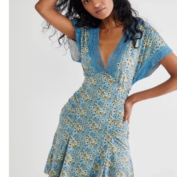 Free People Blue Floral Keyhole Back Dress With Lace. Size Medium - Picture 1 of 13